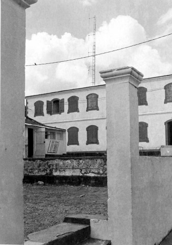 Macouba : Vue de la bibliothèque et de l'ancienne école
