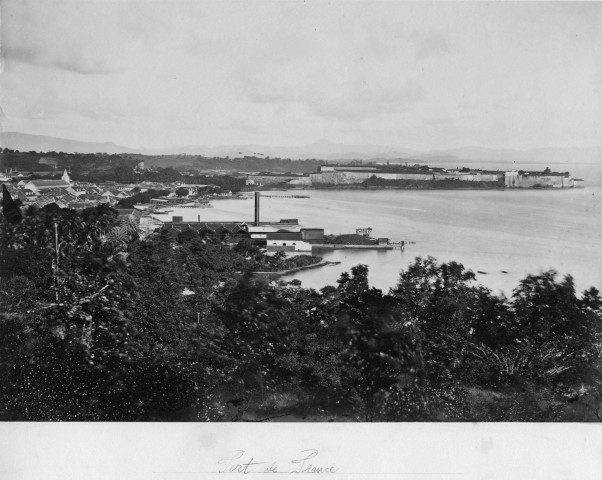 Fort-de-France. Vue de la baie et du fort Saint-Louis