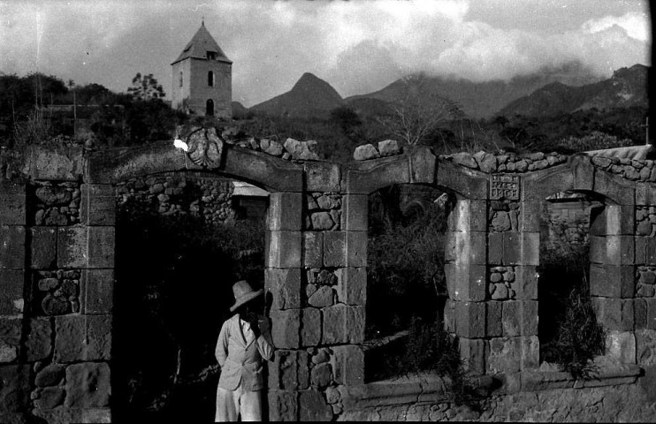 Martinique. Prêcheur. Ruines de l'arsenal dans l'ancien bourg