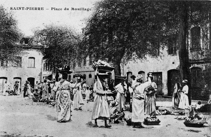 Saint-Pierre. Place du Mouillage