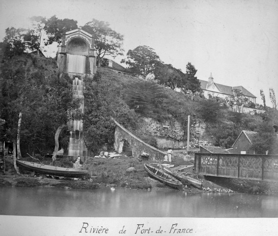 Fort-de-France. Rivière Madame et fontaine Gueydon