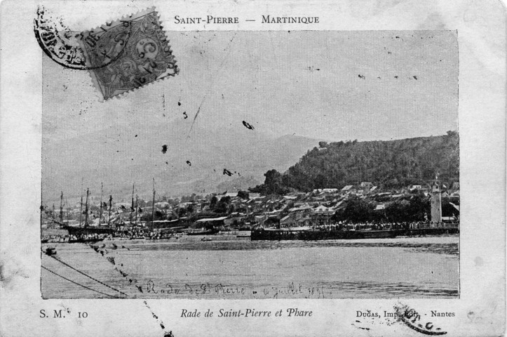 Saint-Pierre. Martinique. Rade de Saint-Pierre et phare