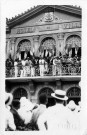 Fort-de-France. Henry Lémery entouré d'une importante foule prononce un discours depuis le balcon de l'hôtel de ville