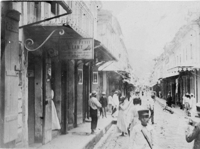 Saint-Pierre. La rue Victor Hugo avant l'éruption du 8 mai 1902