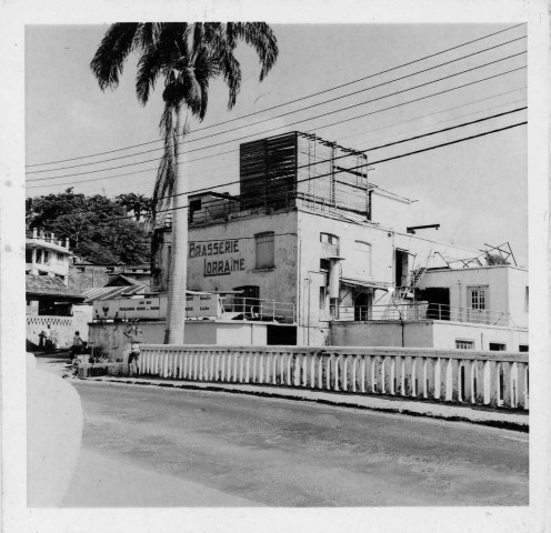 Martinique. Fort-de-France. Le pont Damas et la brasserie Lorraine peu avant sa démolition