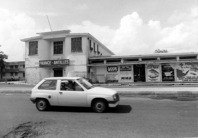 Fort-de-France : France-Antilles