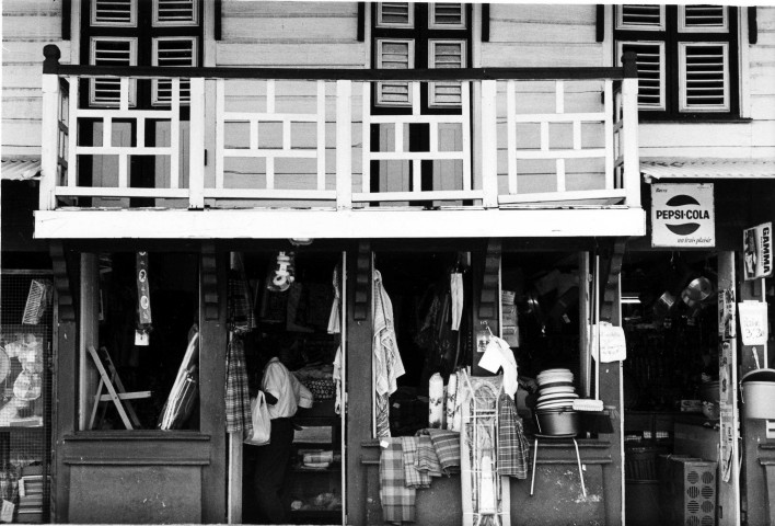 Rivière-Salée : boutique de souvenirs