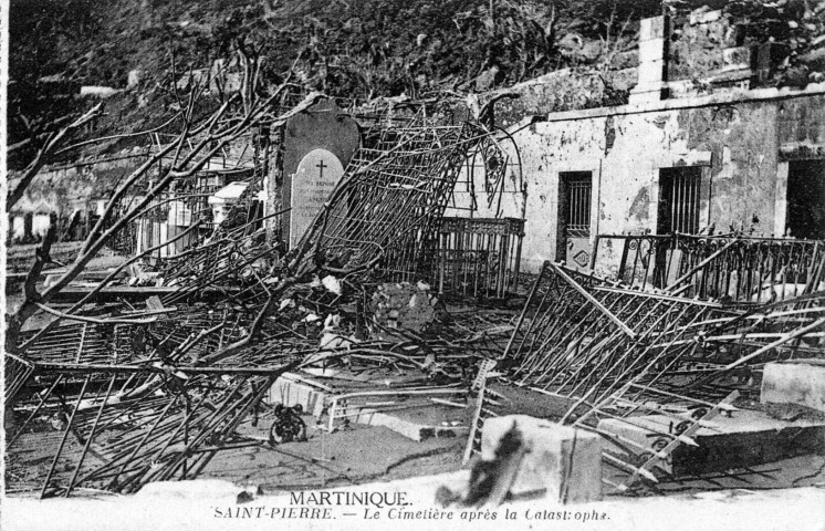 Martinique. Saint-Pierre. Le cimetière après la catastrophe