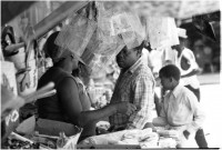 Fort-de-France, centre-ville. les marchés et les commerces foyalais ; scènes de la vie quotidienne