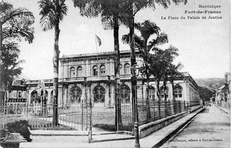 Martinique. Fort-de-France. La place du palais de justice