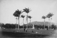 Fort-de-France. La Savane, la statue de l'Impératrice Joséphine, le morne Desaix