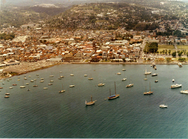 Fort-de-France. Vue aérienne de la ville et de la baie