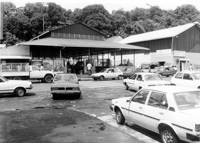 Trinité : marché aux légumes