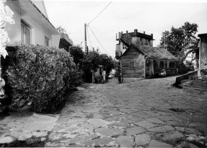 Schoelcher : rue empierrée