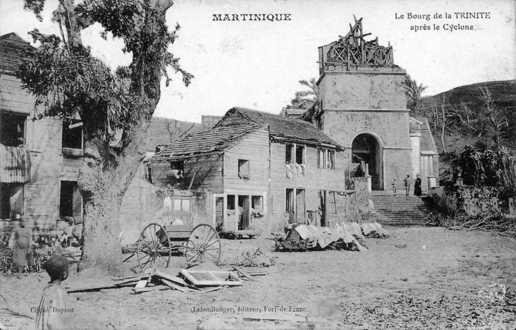 Martinique. Le bourg de la Trinité après le cyclone