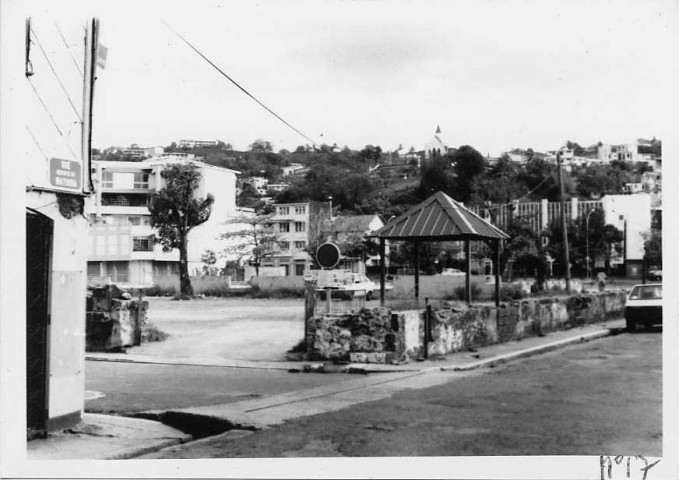 Martinique. Fort-de-France. Etat actuel des anciens bâtiments de la direction d'artillerie détruit par l'inc