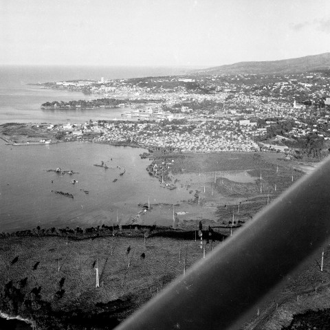 Case-Pilote, Fort-de-France (Etang Z'Abricots, Moutte), le Lamentin, Saint-Pierre, Schoelcher, la Trinité. Technique photographique : vue aérienne