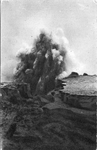 Mont Pelé. Eruption secondaire due au contact de l'eau et de la cendre chaude